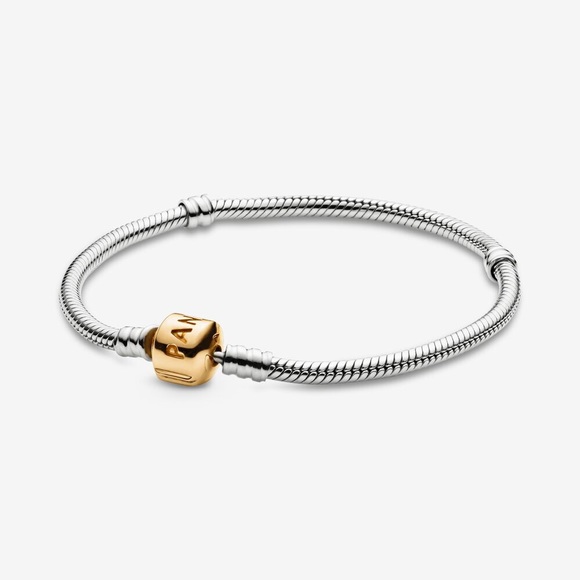 Excellent pandora moments snake chain bracelet